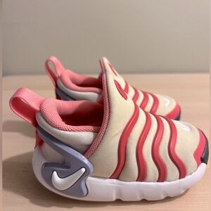 🩷 NIKE Dynamo Go Sneakers 💜